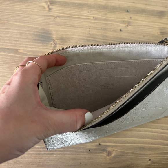 White wristlet - Picture 3 of 4